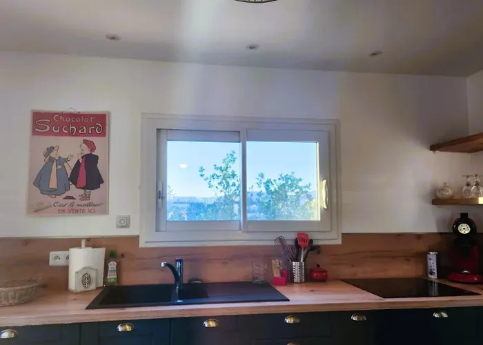 Pres De La Mere Yourhosthelper *