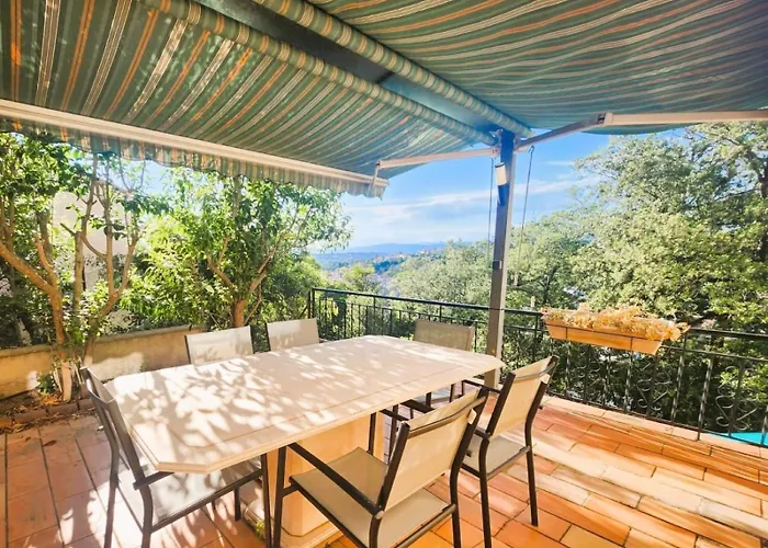 Pres De La Mere Yourhosthelper