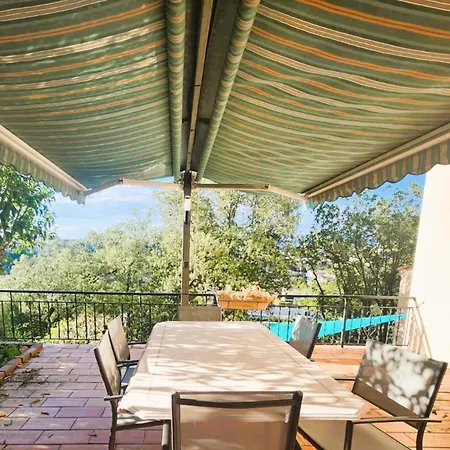 Pres De La Mere Yourhosthelper Saint-Raphael (Var)