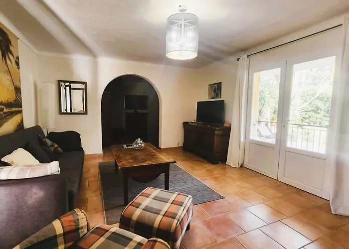 Pres De La Mere Yourhosthelper