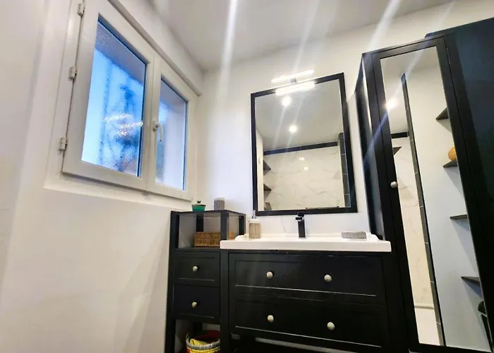 Pres De La Mere Yourhosthelper