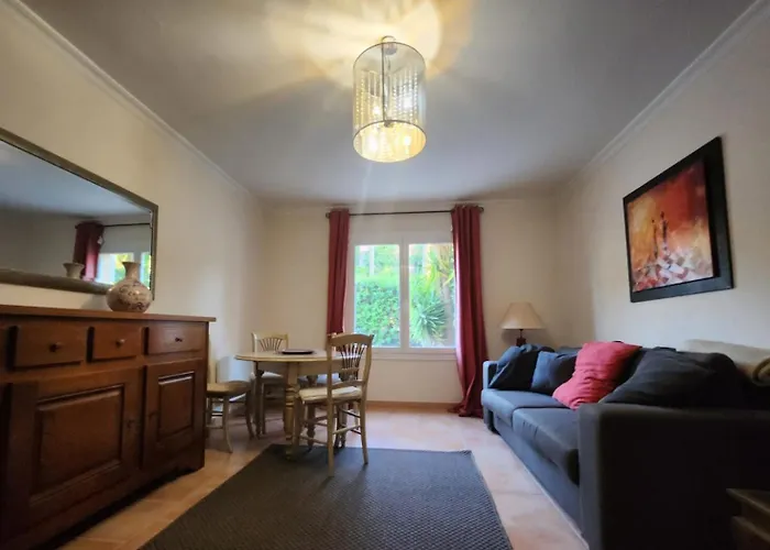 Pres De La Mere Yourhosthelper